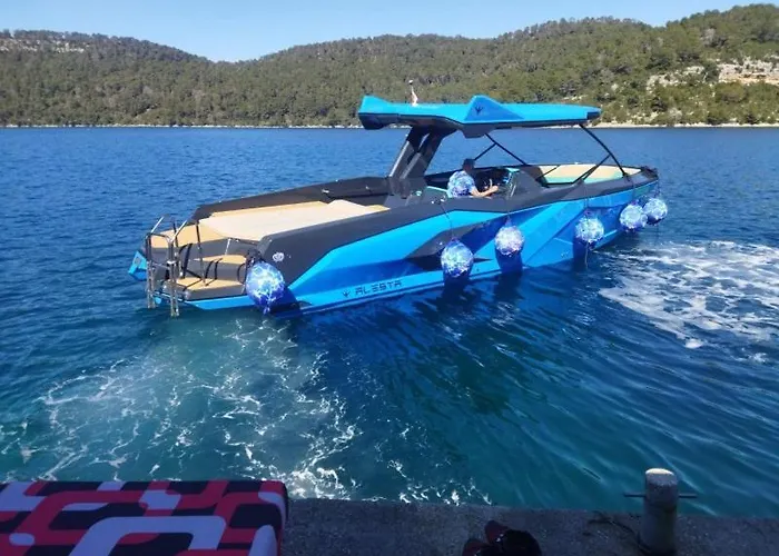 Raptor Hotel en barco